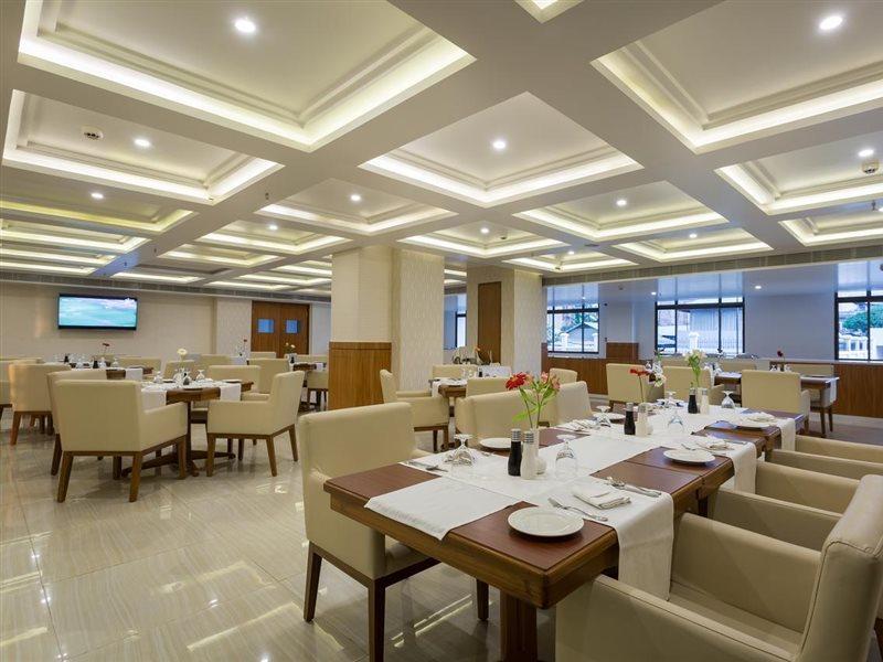 Classic Grande,A Member Of Radisson Imphal Exterior foto